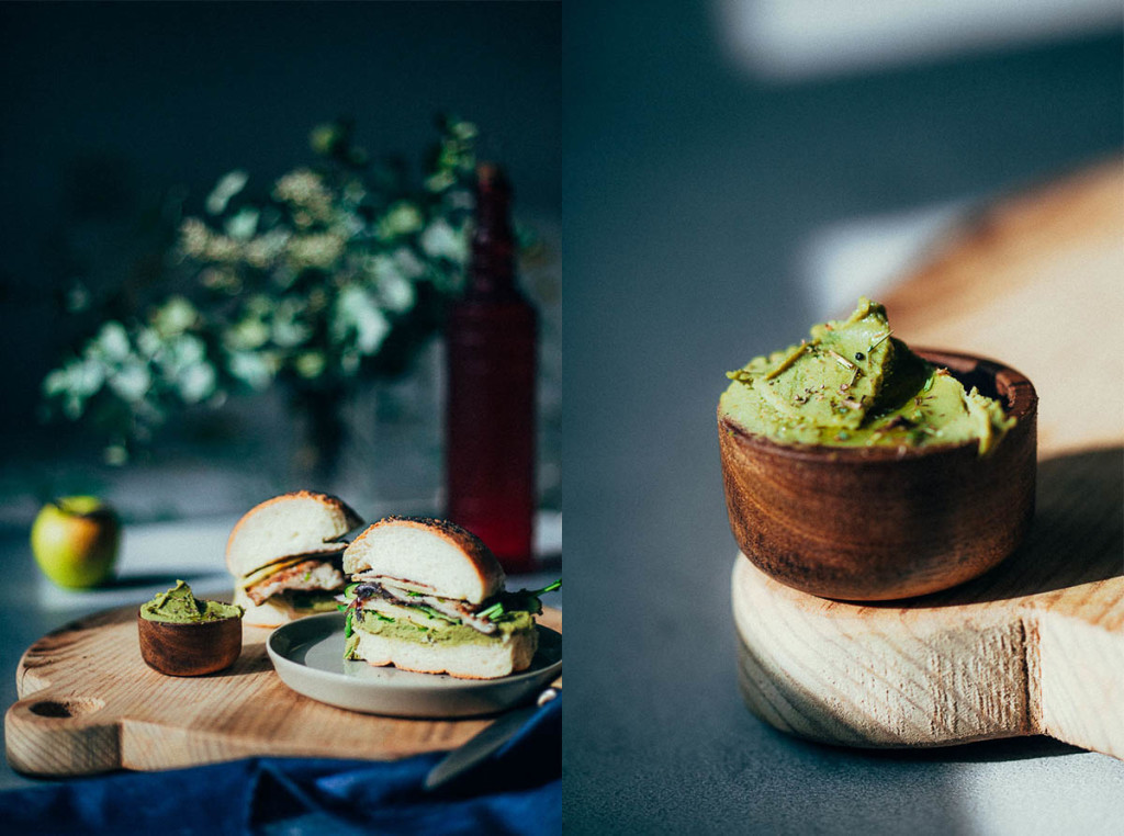 SHIITAKE BURGER CON MATCHA HUMMUS